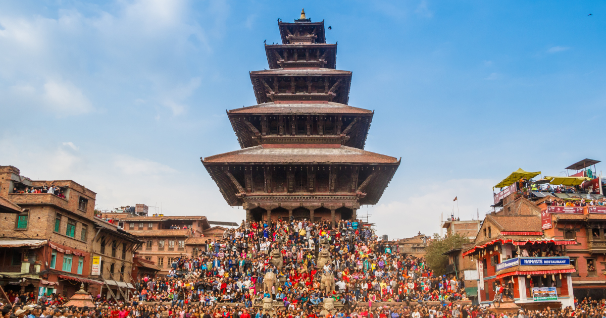 A világ egyik legvadabb újévi fesztiválja: a nepáli Bisket Jatra inkább utcai csatára hasonlít