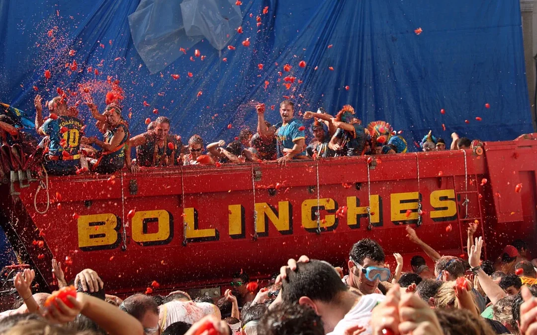 Tomatina fesztivál: amikor Buñol paradicsomszószban úszik